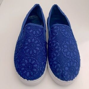 Dollhouse Floral Crochet Slip on Blue Size 7.5